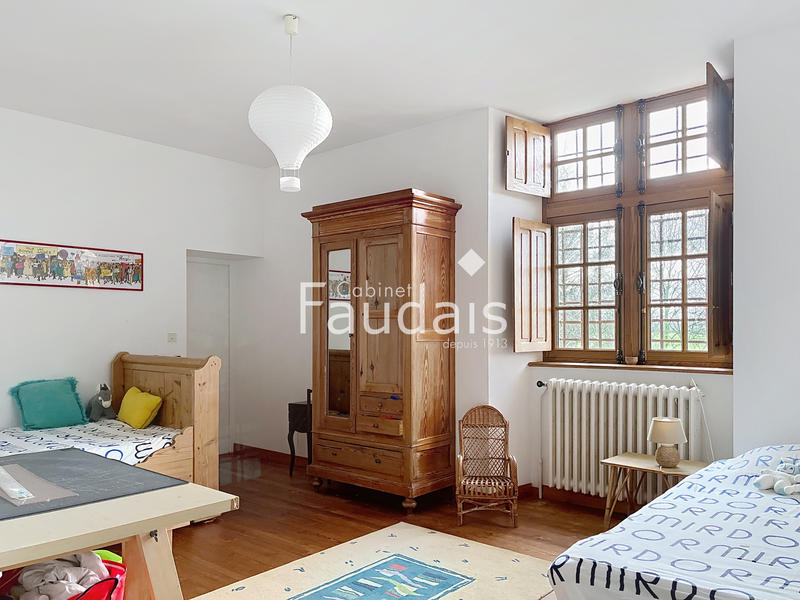 Maison - 280 m² - 10 pièces