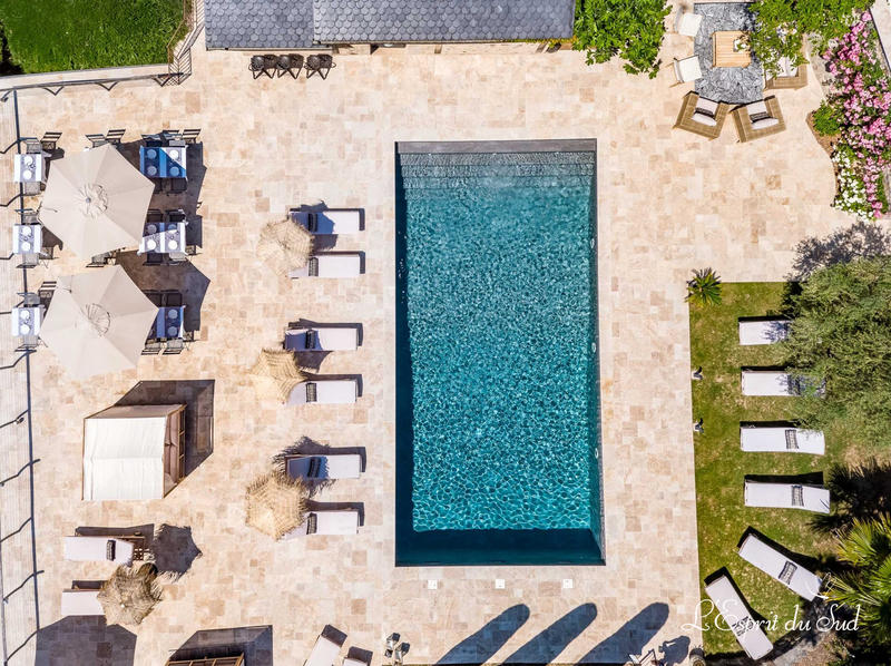 Maison - 700 m² - 26 pièces