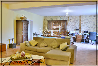 Propriété - 253 m² - 5 pièces