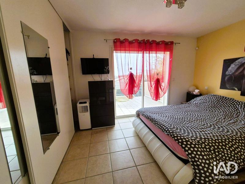 Maison - 235 m² - 5 pièces