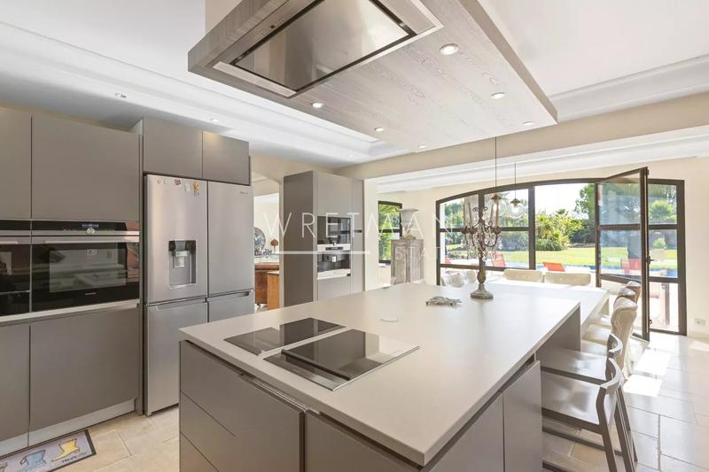 Maison - 472 m² - 10 pièces