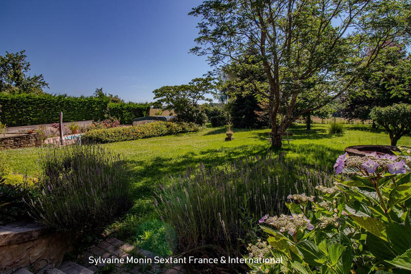 Maison - 220 m² - 7 pièces