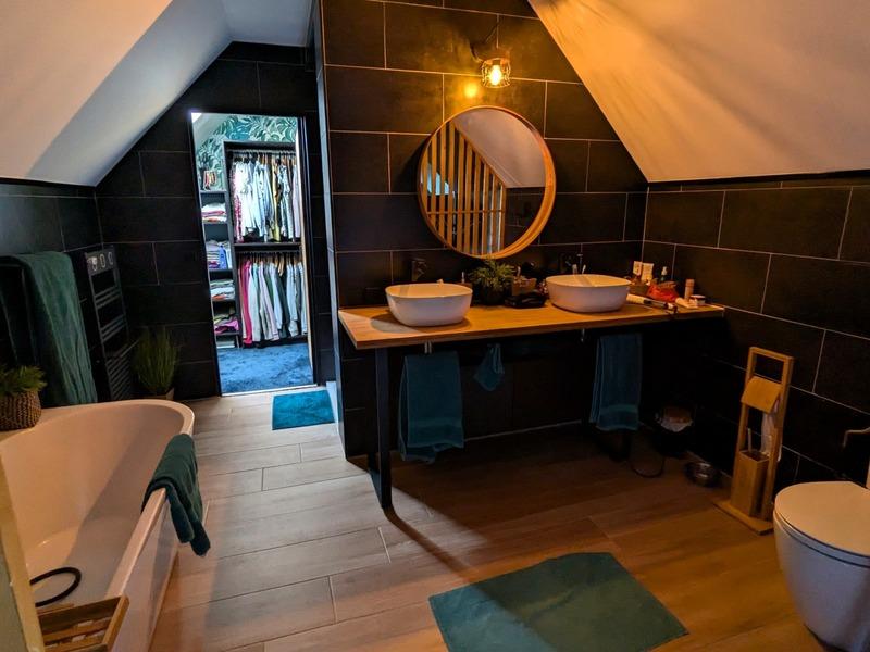 Maison - 217 m² - 7 pièces