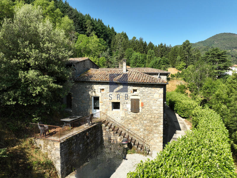 Maison - 205 m² - 11 pièces