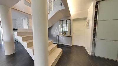 Maison - 212 m² - 8 pièces