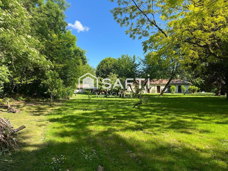 Maison - 327 m² - 9 pièces