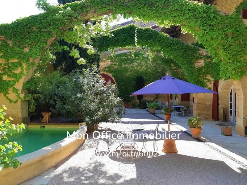 Maison de maîtres - 350 m² - 9 pièces