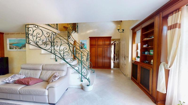 Maison - 166 m² - 7 pièces