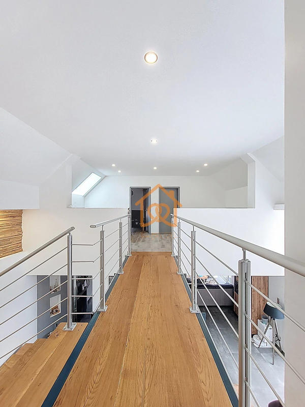 Maison - 251 m² - 10 pièces