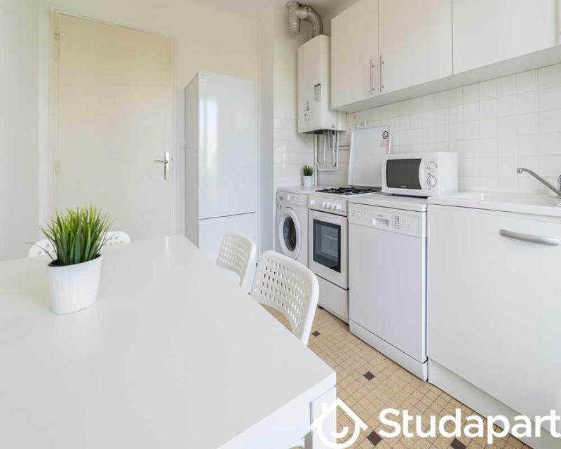 Chambre - 100 m² - 1 pièce