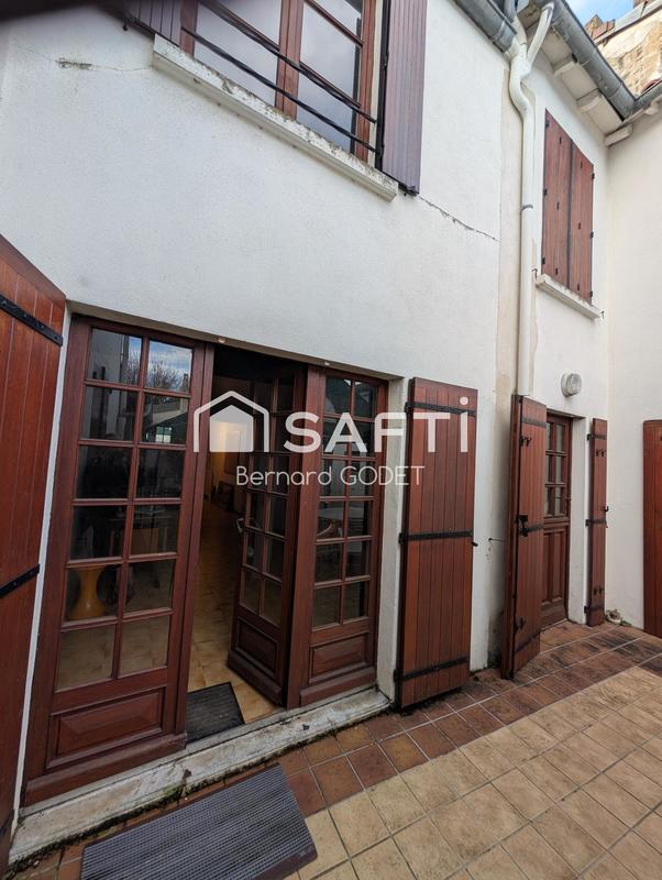 Maison - 234 m² - 9 pièces