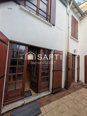 Maison - 234 m² - 9 pièces