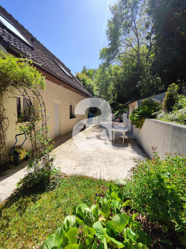 Maison traditionnelle - 147 m² - 6 pièces