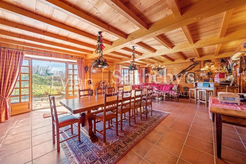 Maison - 300 m² - 11 pièces