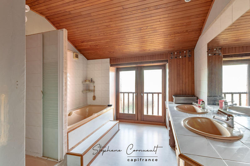 Maison - 236 m² - 8 pièces