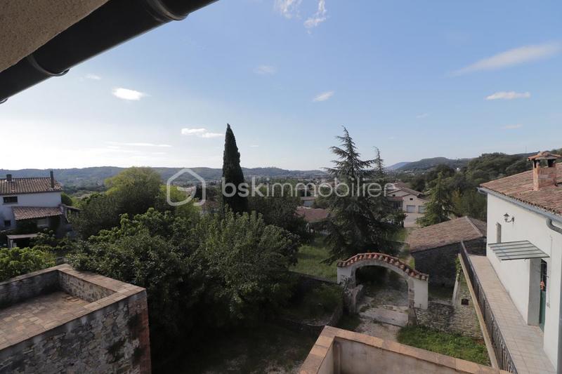 Mas - 250 m² - 14 pièces