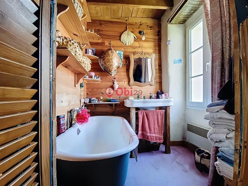 Maison - 220 m² - 12 pièces