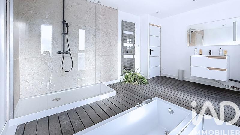 Maison - 280 m² - 10 pièces