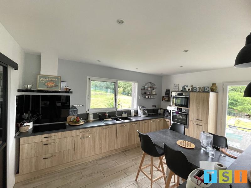 Maison - 223 m² - 8 pièces