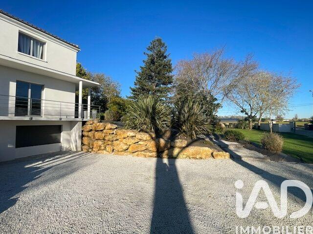 Maison - 290 m² - 8 pièces