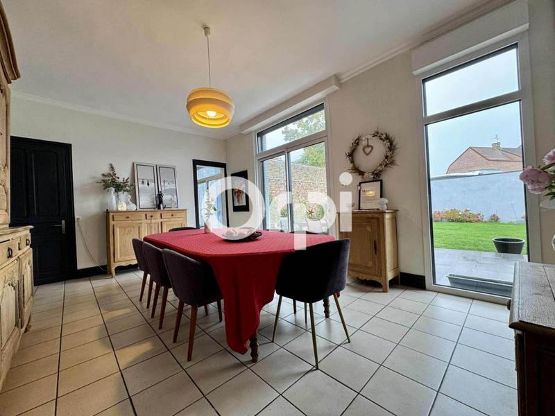 Maison - 228 m² - 7 pièces