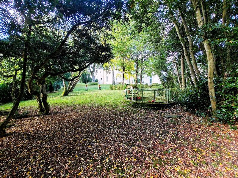 Maison - 422 m² - 10 pièces