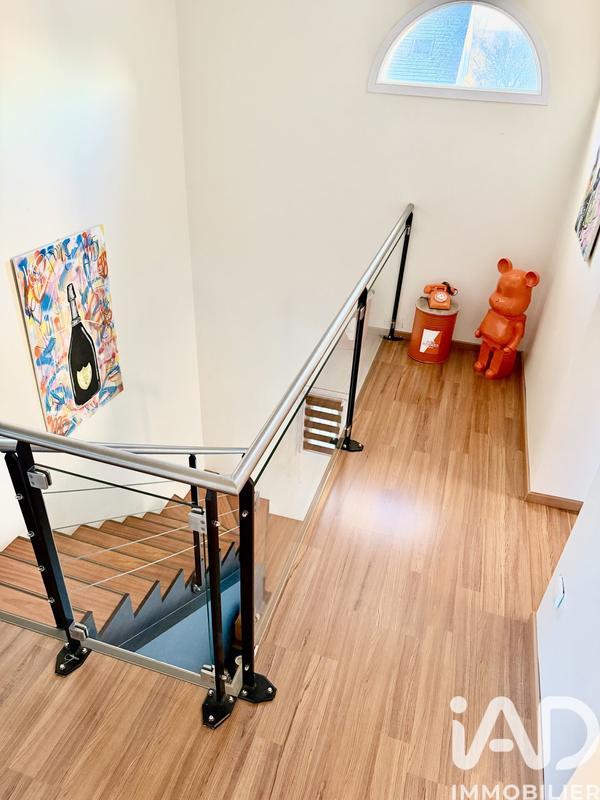 Maison - 198 m² - 7 pièces