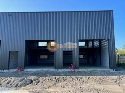 Local d'activité / Entrepôt - 140 m²