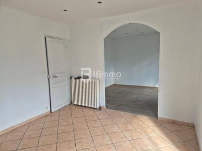 Propriété - 90 m² - 5 pièces