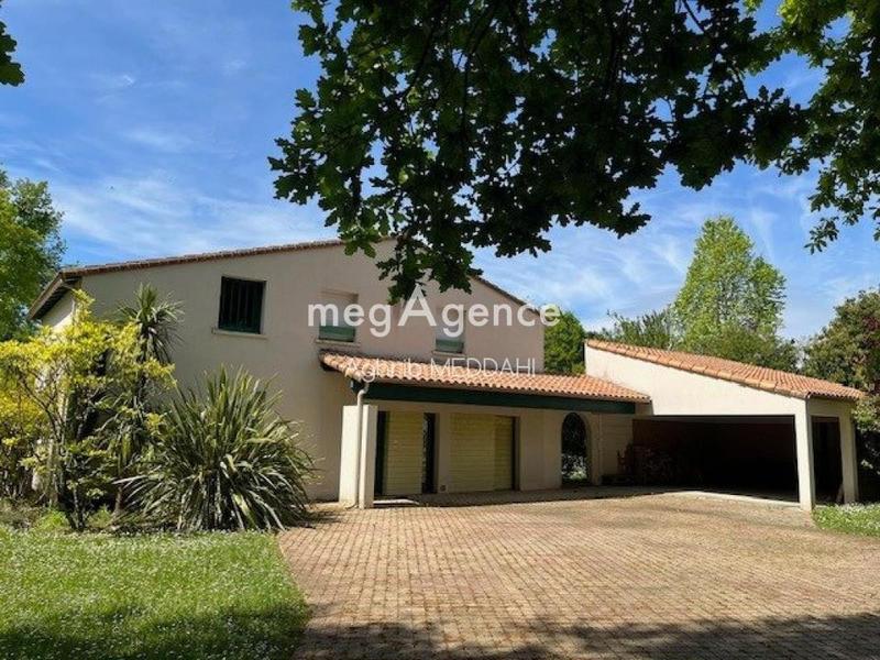 Maison - 240 m² - 5 pièces