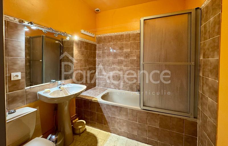 Maison - 241 m² - 8 pièces