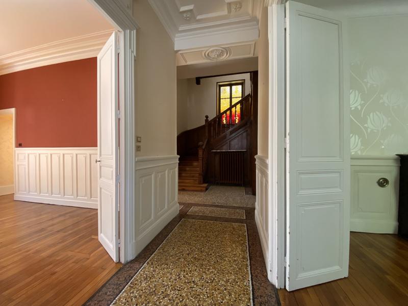 Maison - 215 m² - 9 pièces