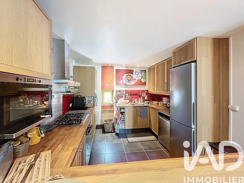 Maison - 218 m² - 9 pièces