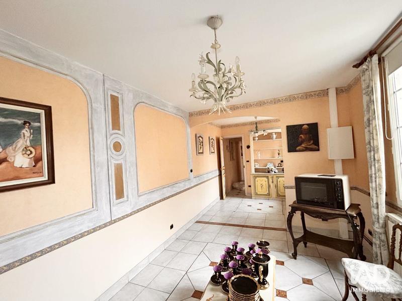 Maison - 265 m² - 10 pièces