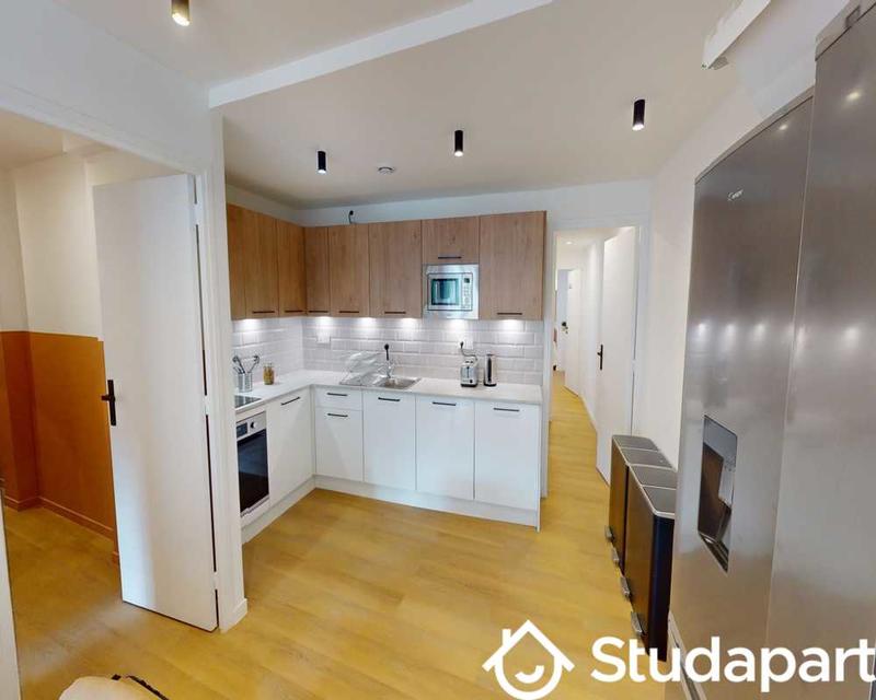 Chambre - 180 m² - 1 pièce