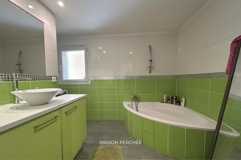 Maison - 167 m² - 8 pièces