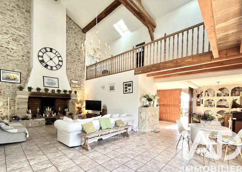 Maison - 211 m² - 6 pièces