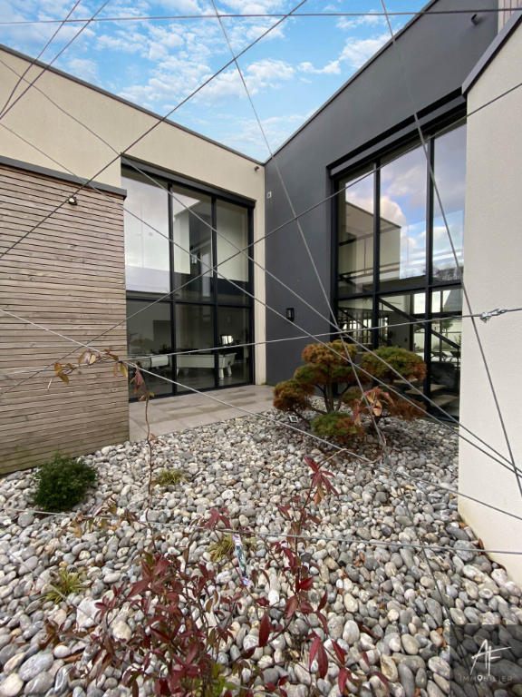 Villa - 320 m² - 8 pièces