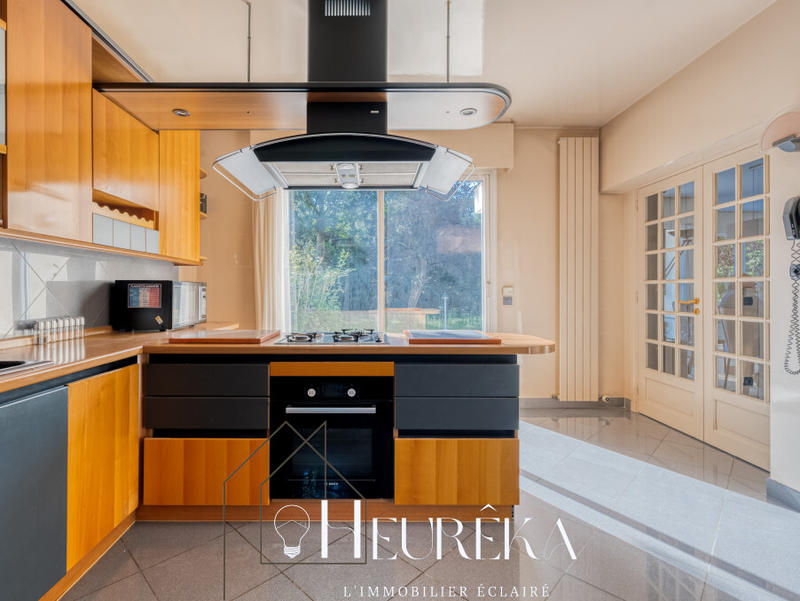 Maison - 320 m² - 8 pièces