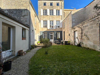 Maison - 293 m² - 10 pièces