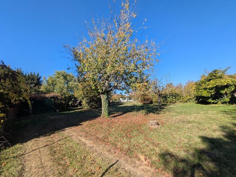 Terrain constructible - 811 m²