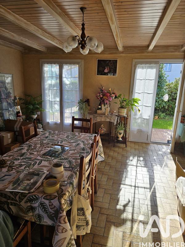 Maison - 214 m² - 8 pièces