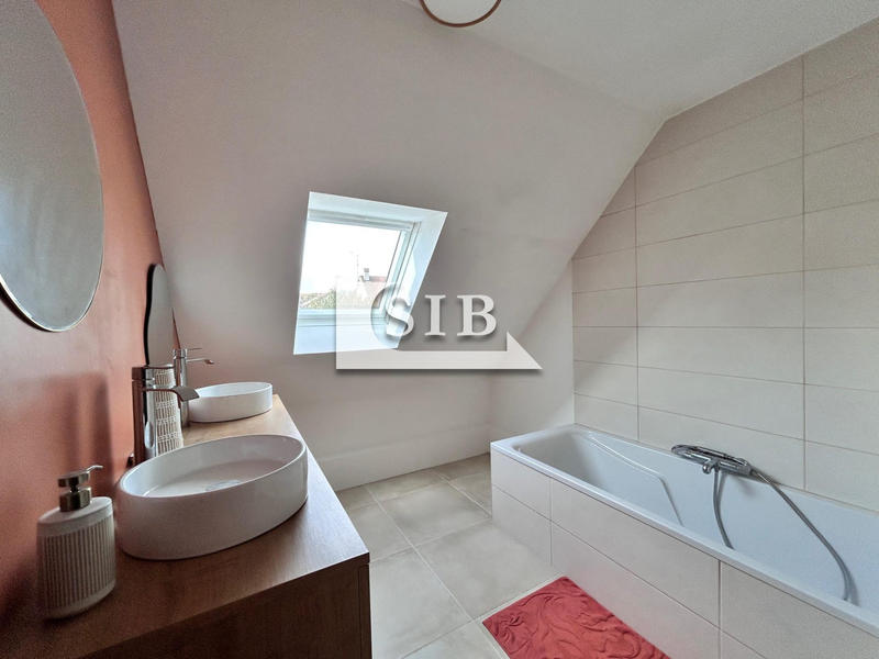 Maison - 168 m² - 8 pièces