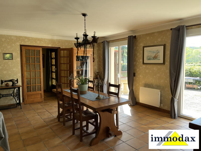 Maison traditionnelle - 250 m² - 6 pièces