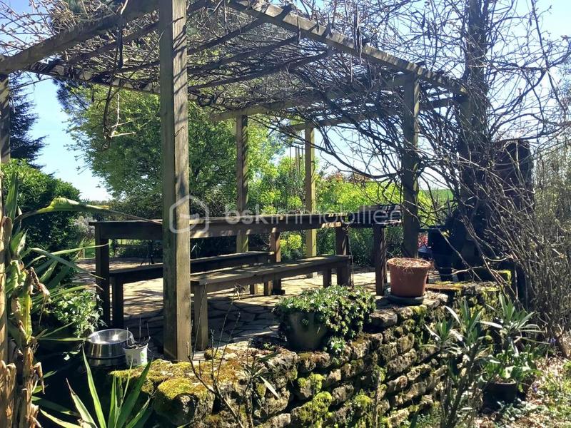 Pavillon - 180 m² - 7 pièces