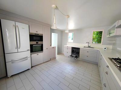 Maison - 167 m² - 8 pièces