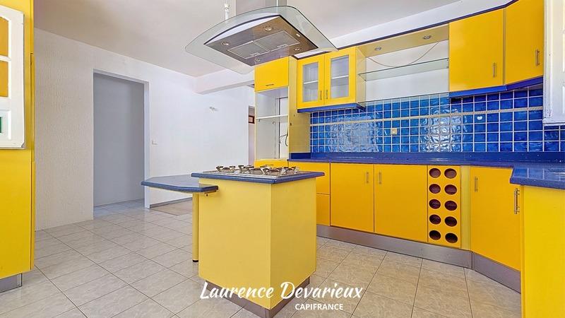 Maison - 204 m² - 5 pièces