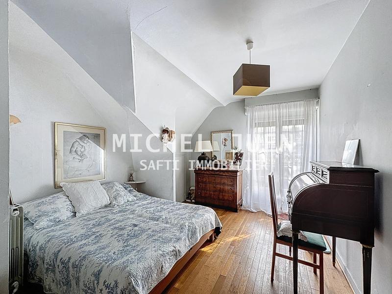 Maison - 232 m² - 6 pièces