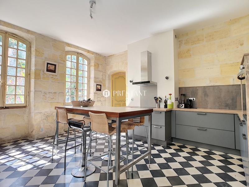 Maison - 350 m² - 7 pièces