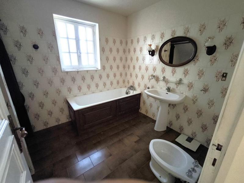 Maison - 225 m² - 7 pièces